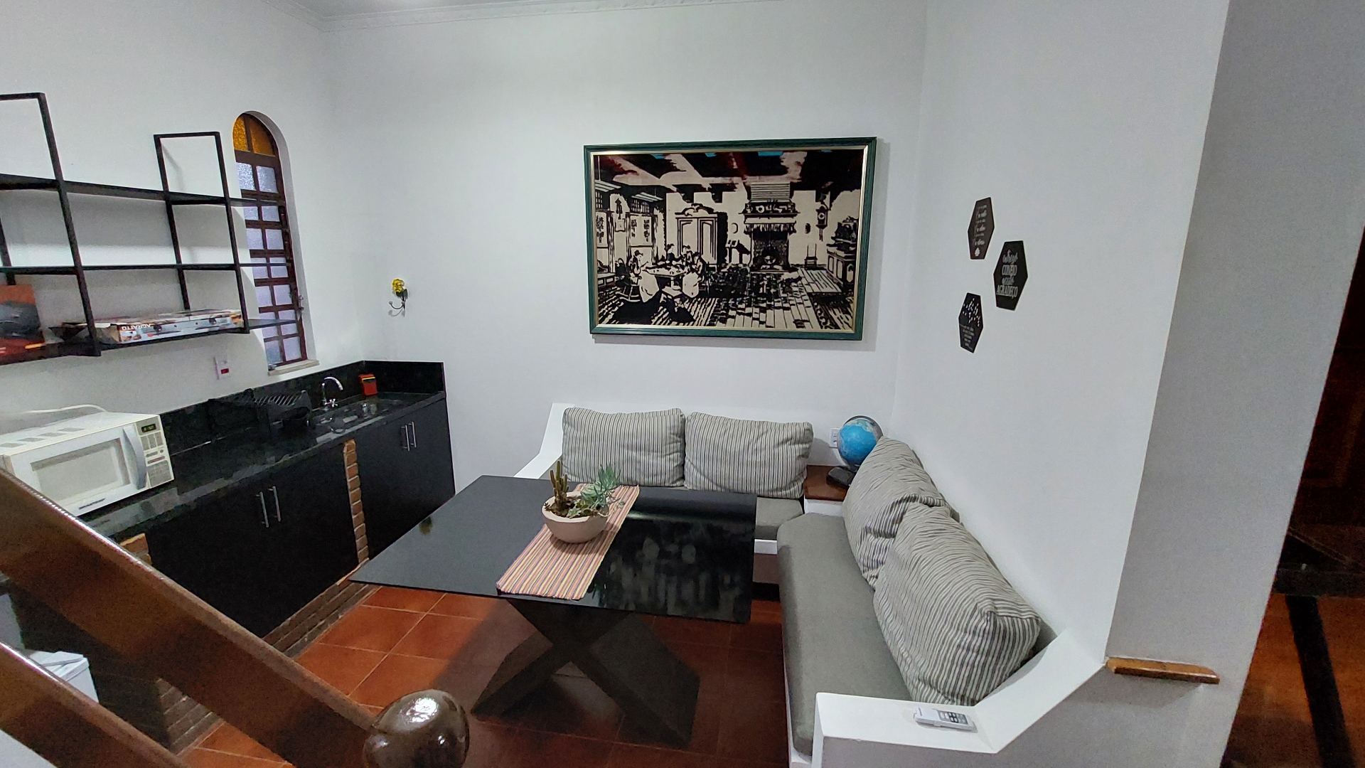 Estúdio 1 — sala e cozinha equipada